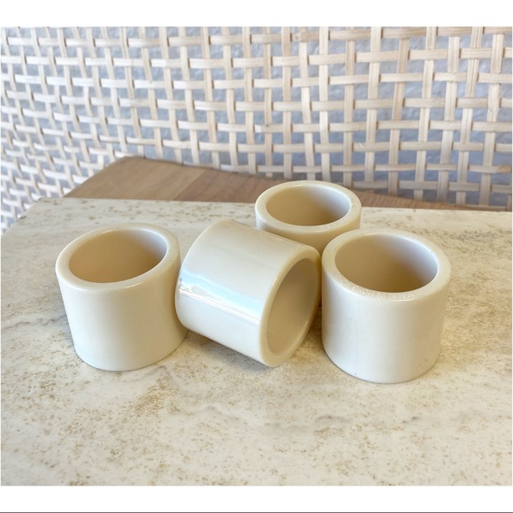 Vintage Beige Plastic Napkin Rings Set of 4 Made in Hong Kong - Picture 3 of 3